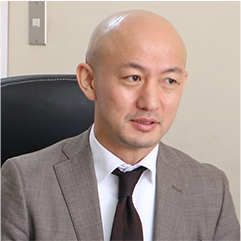 金子 周平 氏